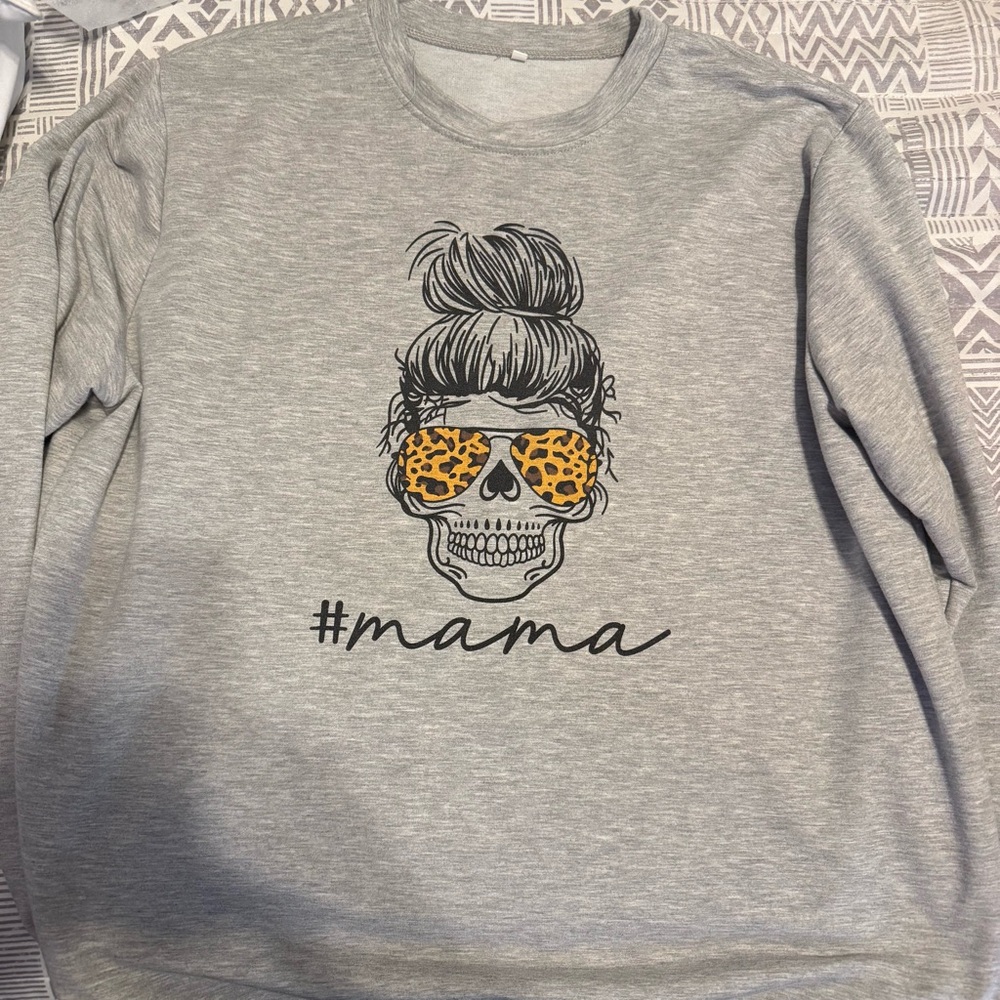 Gray Sweatshirt with Skull and Leopard Print Sunglasses